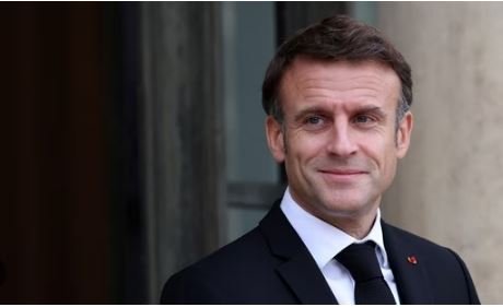 E Macron